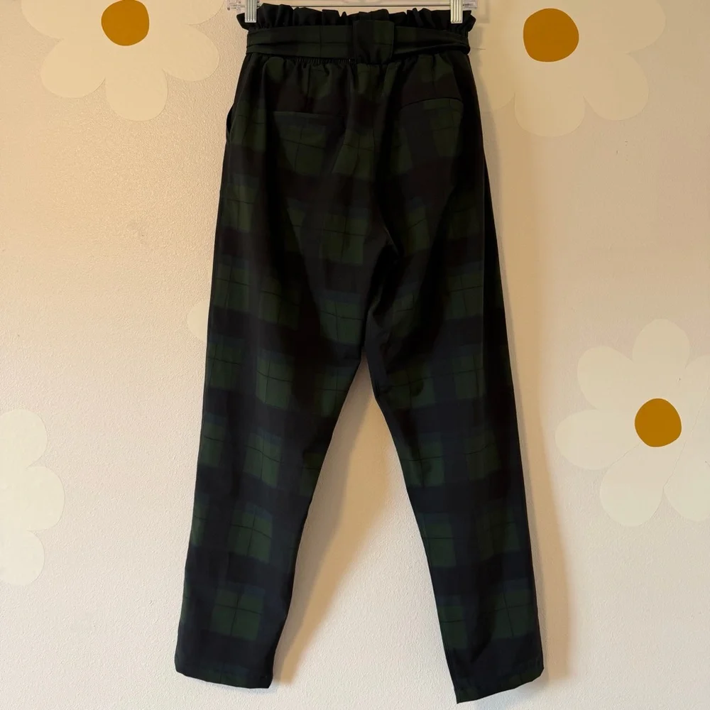 EUC Albion Matching Set 9 to 9 Boss Tee Bow Belt Cropped Pants Mistletoe Green